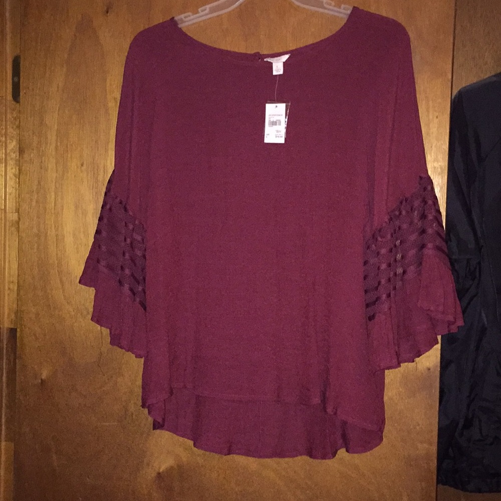 Cato J/M Top with ruffle sleeves mid length